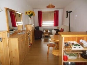 Smart TV, table football, ping pong, books - Bright 4-person wifi Internet studio at the foot of the slopes and shops (La Foux d'Allos)