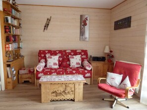 Télévision, lecteur de DVD, livres, médiathÚque