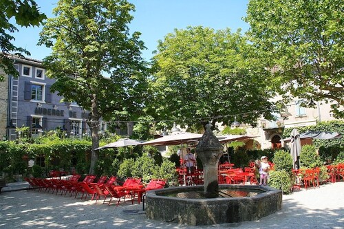 Les GiVans, 60m² Ferienhäuser, beheiztes Schwimmbad, Panoramablick