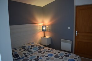 1 bedroom, bed sheets