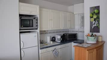 KĂŒhlschrank, Mikrowelle, Ofen, Herdplatte