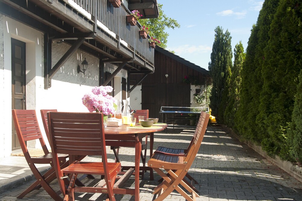 Beautiful 3-star village house between mountains and Lake Annecy (1.8 km)