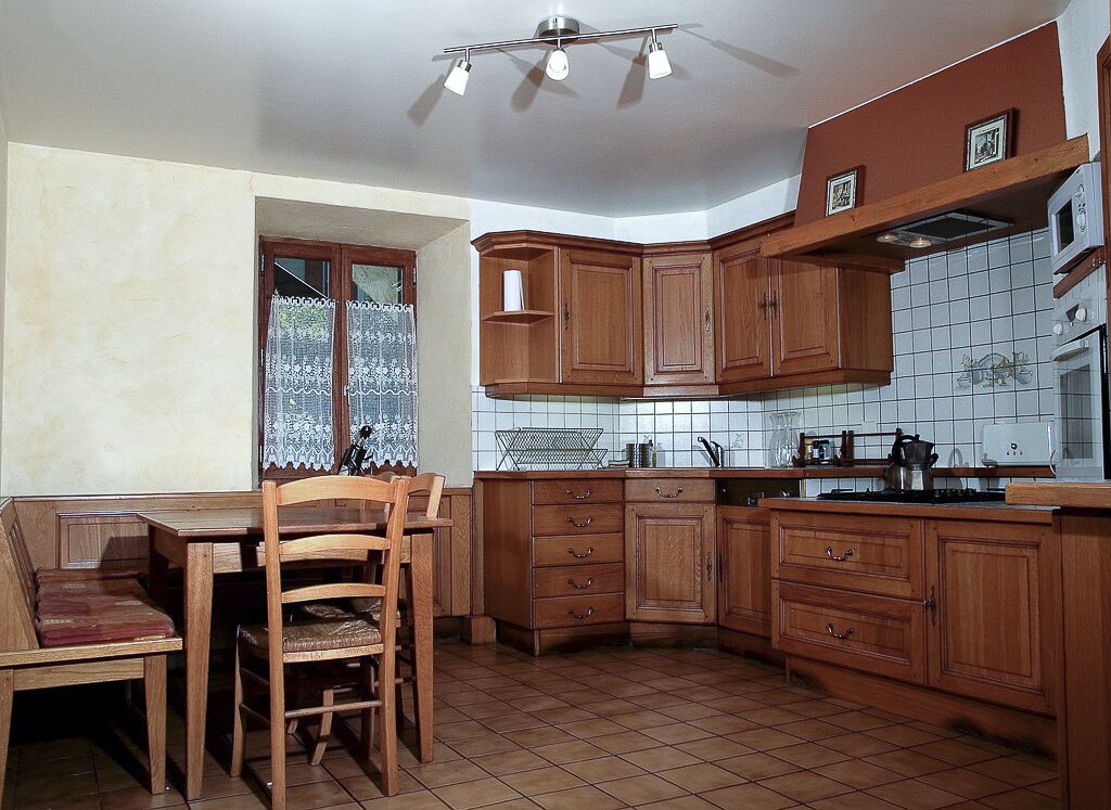 Beautiful 3-star village house between mountains and Lake Annecy (1.8 km)