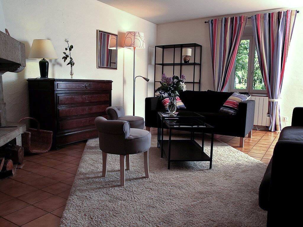 Beautiful 3-star village house between mountains and Lake Annecy (1.8 km)