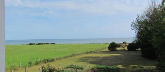 IN FRONT OF THE SEA. ALMOST PENERF ISLAND. WIRELESS.