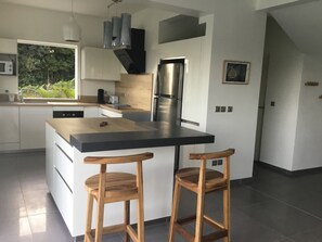 Fridge, microwave, oven, stovetop - Villa Madjic with exceptional sea view (Sainte-Luce)