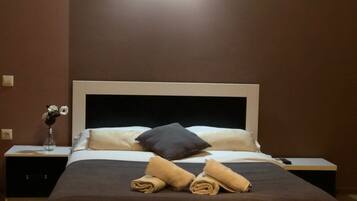 Doppia Standard | Una scrivania, insonorizzazione, ferro/asse da stiro, Wi-Fi gratuito