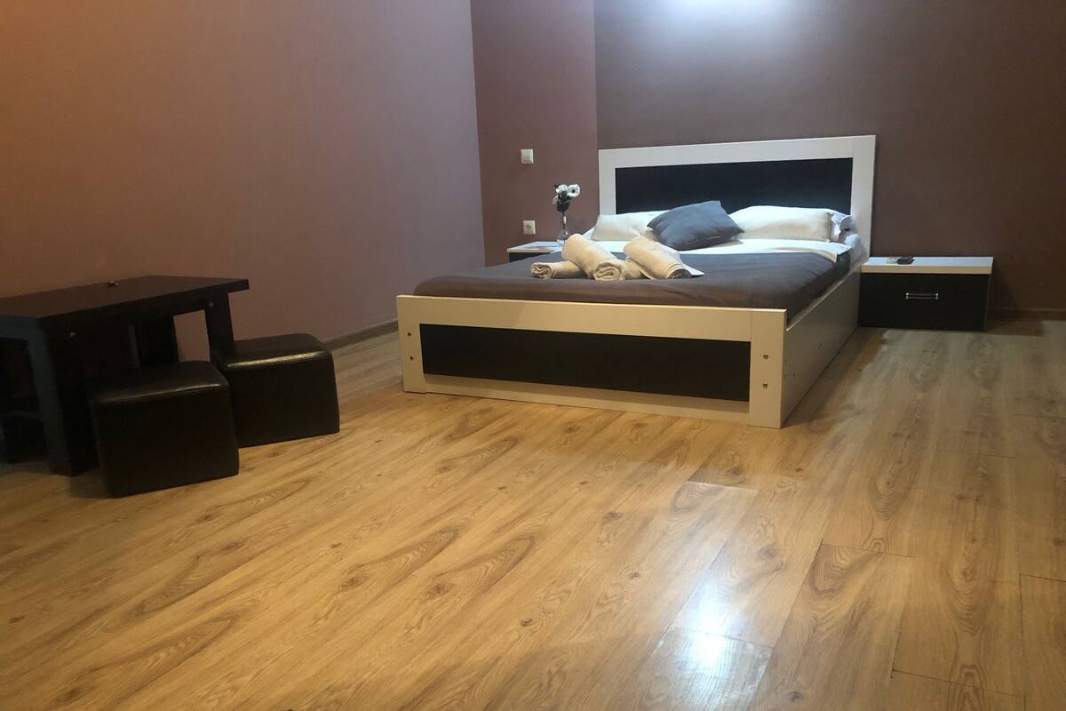 Standard Double Room | Desk, soundproofing, iron/ironing board (on request), WiFi (free)