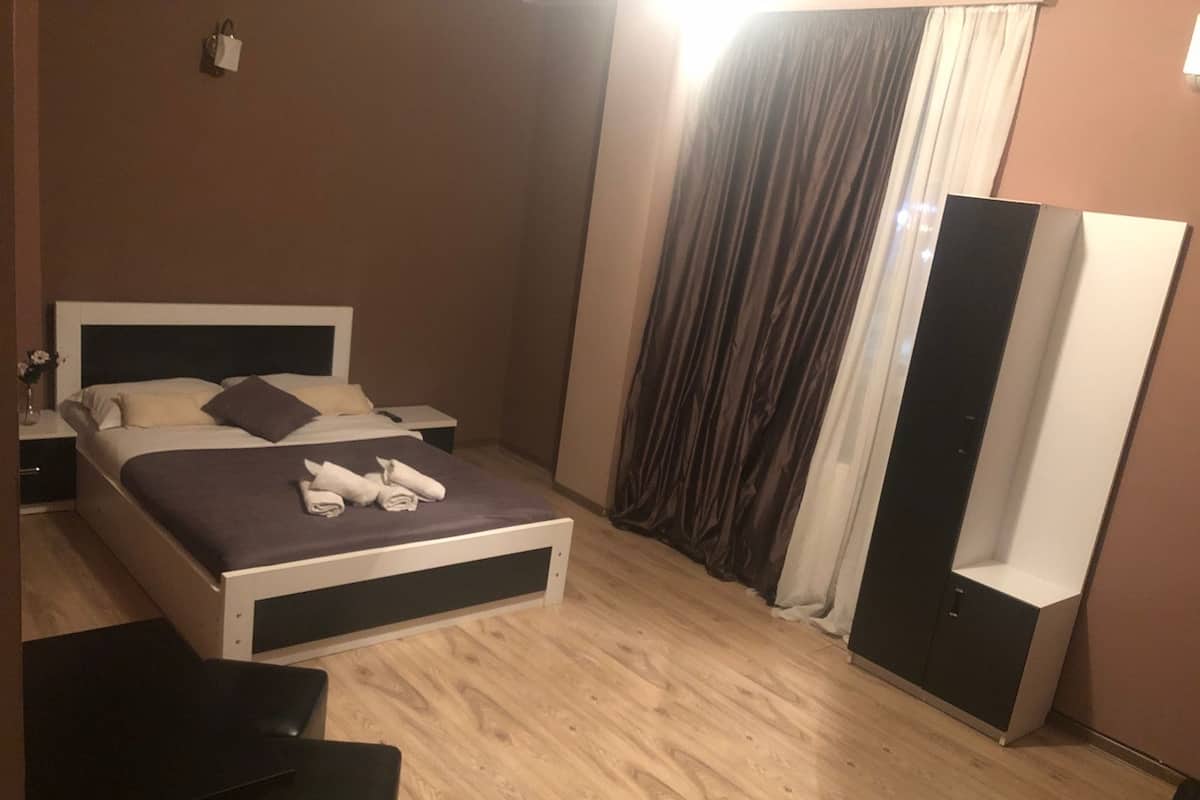 Standard Double Room, Balcony | Desk, soundproofing, iron/ironing board, free WiFi