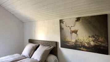 3 makuuhuonetta, silitysrauta/-lauta, ilmainen Wi-Fi, vuodevaatteet