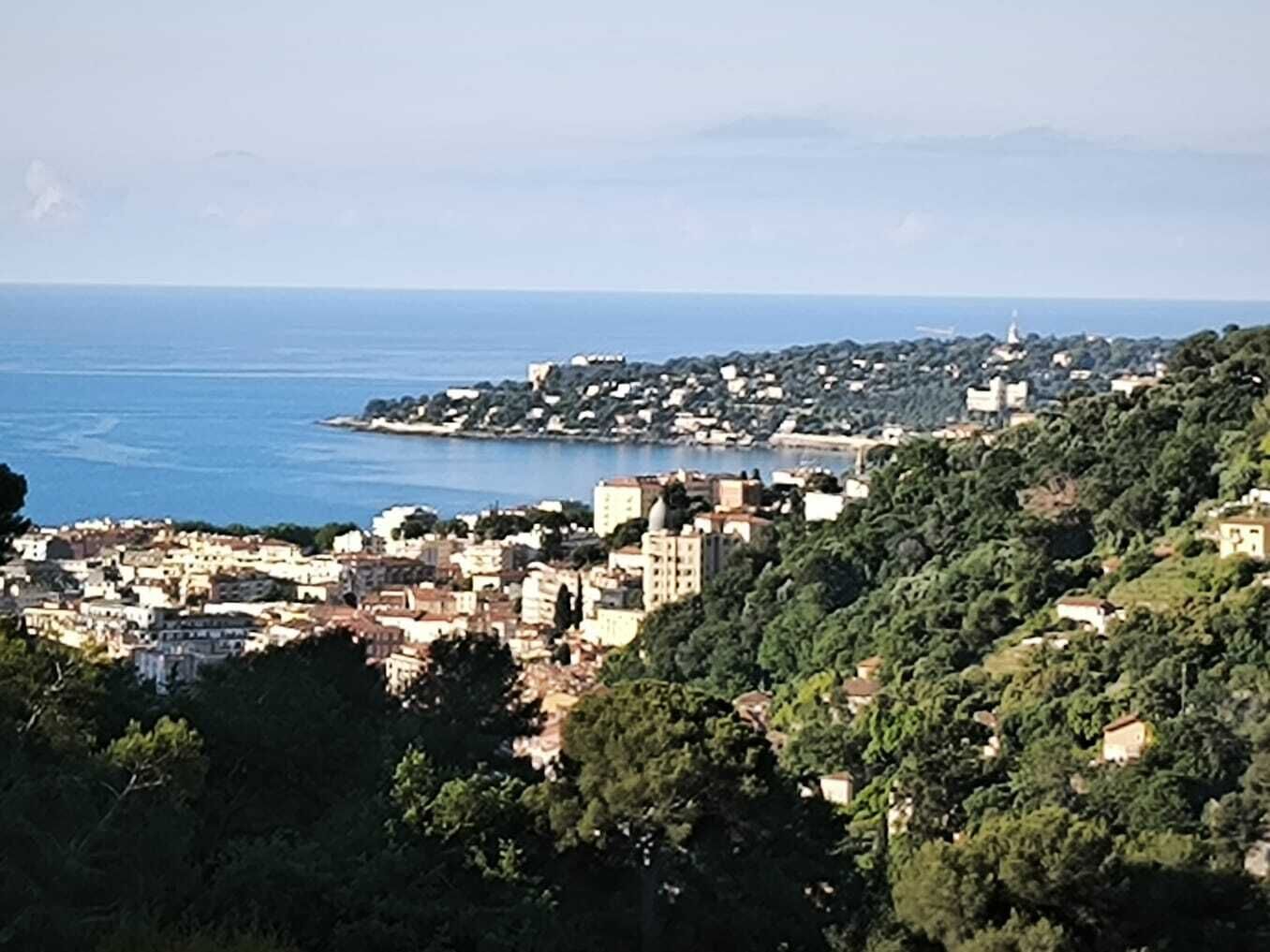 Vue de la terrasse et de la chambre au 1er étage