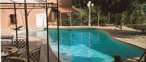 Piscina all'aperto, una piscina riscaldata