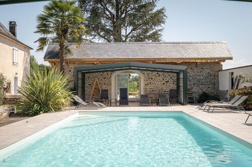 Gîte sleeps 10, with indoor swimming pool ideal for families