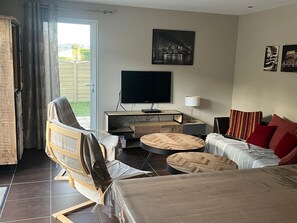 Smart TV, DVD player, stereo