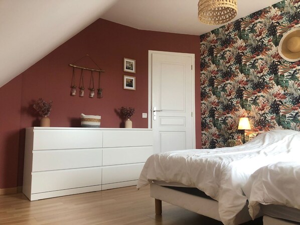 3 bedrooms, iron/ironing board, travel cot, free WiFi