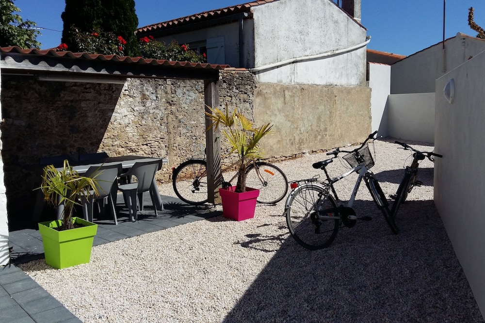 house + bikes 5 people 2 km from the limit beach Les Sables d'Olonn
