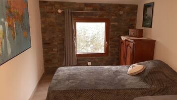 3 chambres, fer et planche à repasser, Wi-Fi, draps fournis