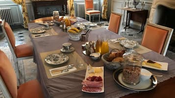 Gratis kontinental frukost varje dag