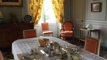 Free daily continental breakfast