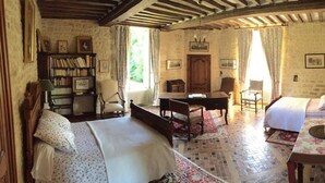 A traditional room with two beds, a wooden desk, and a bookshelf. - Château d'Asnieres en Bessin (Asnieres-en-Bessin)