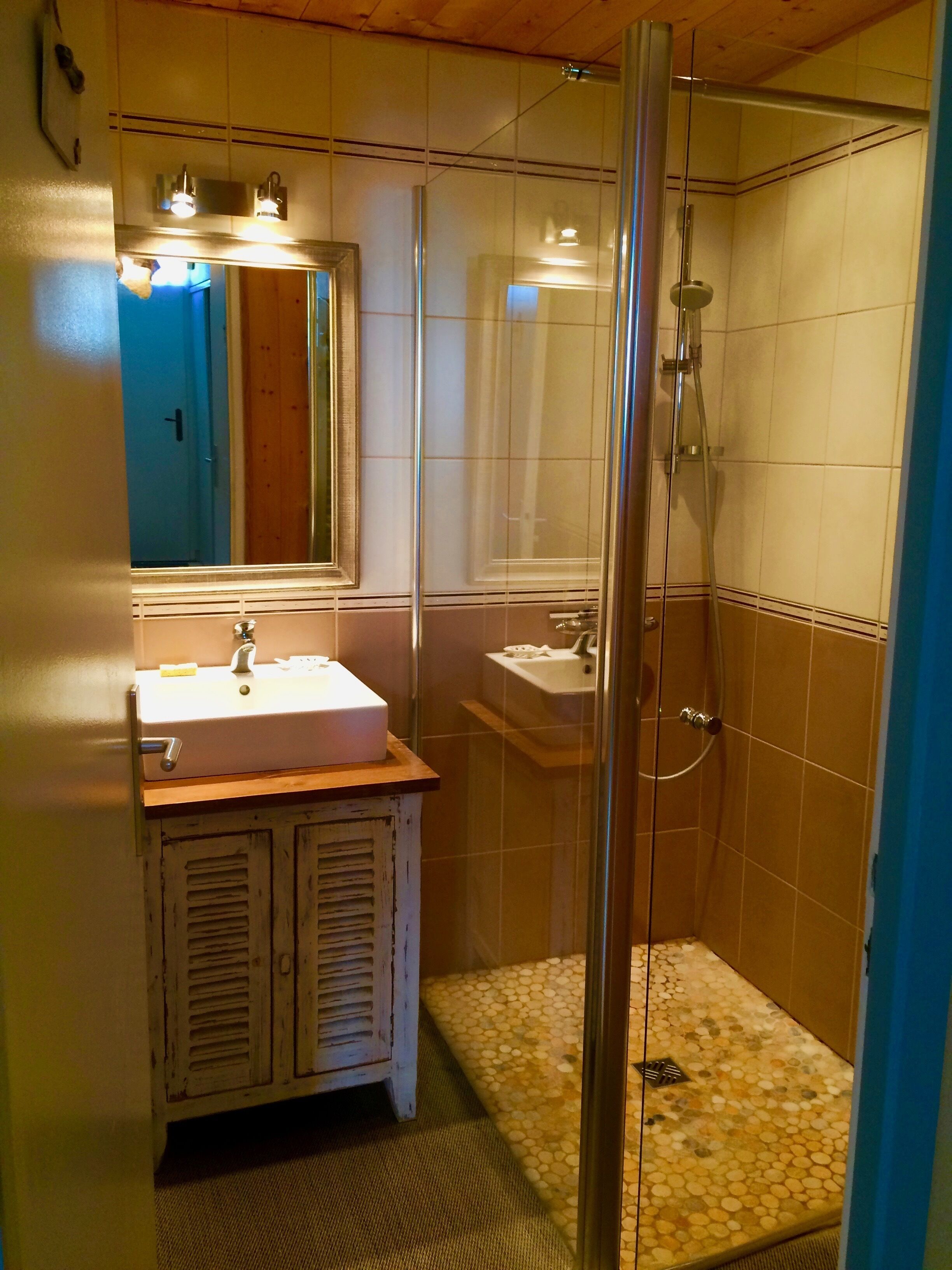 PRETTY HOUSE in Private Estate, Pool / Tennis Near sandy beach