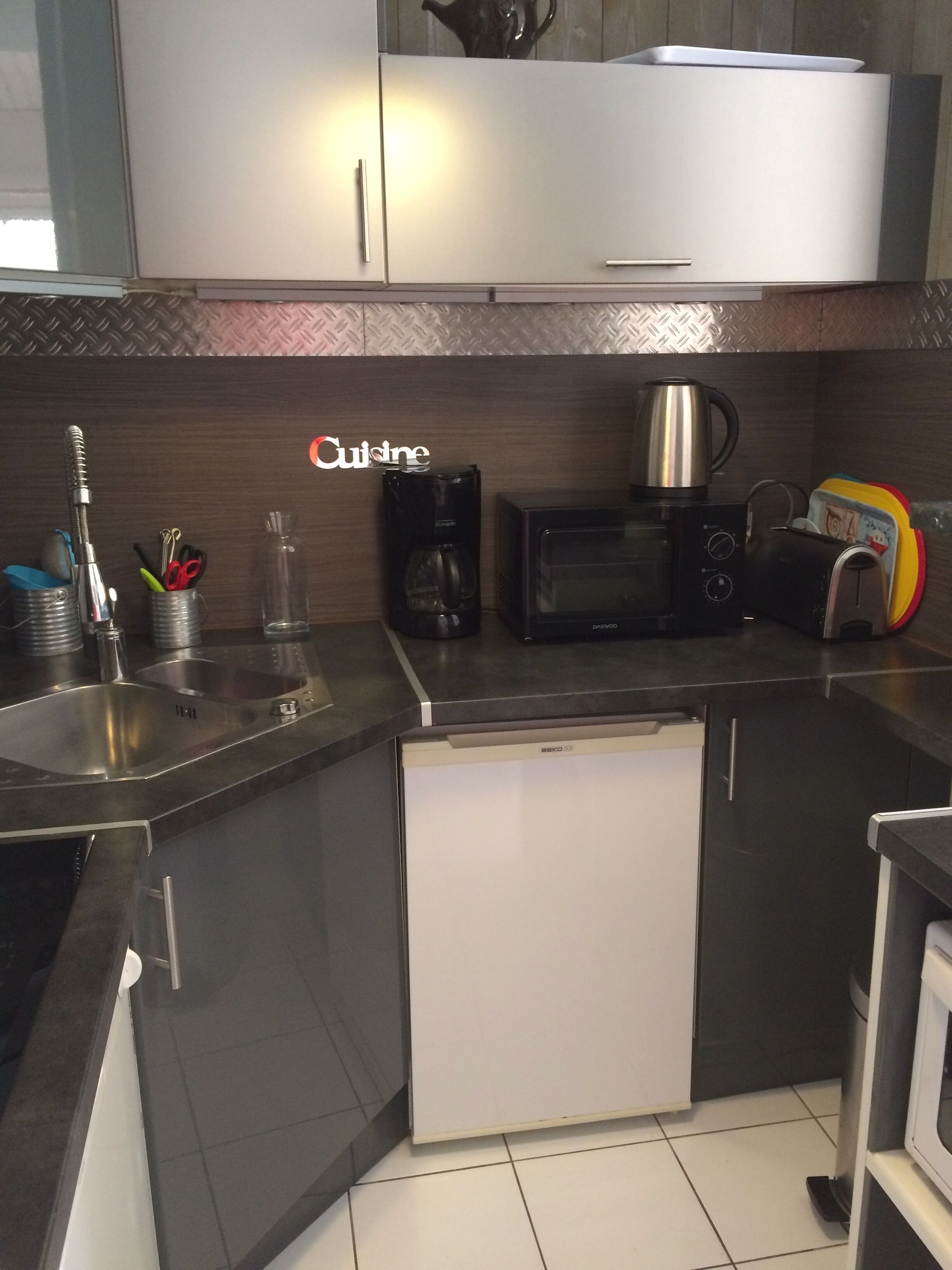 PRETTY HOUSE in Private Estate, Pool / Tennis Near sandy beach