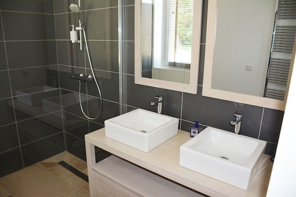 Bathroom of bedroom 2