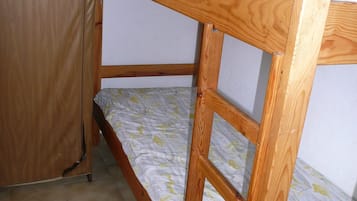 3 chambres, fer et planche Ă repasser