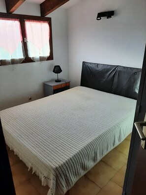 3 bedrooms, iron/ironing board