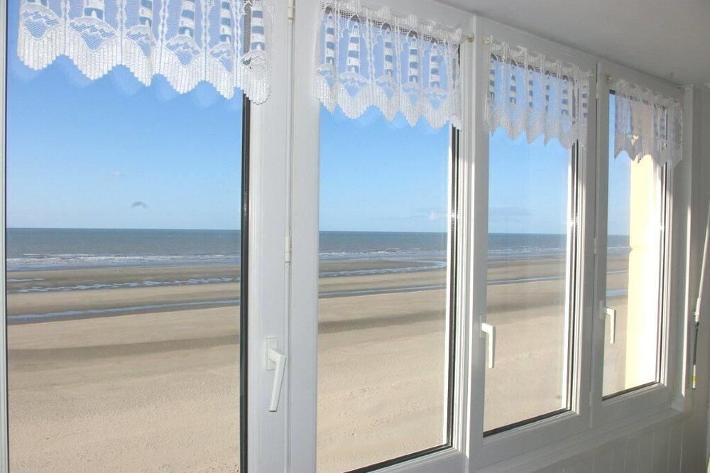 Apartment on sea dyke