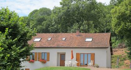 Large individual quiet house near the woods, pedestrian and mountain bike paths