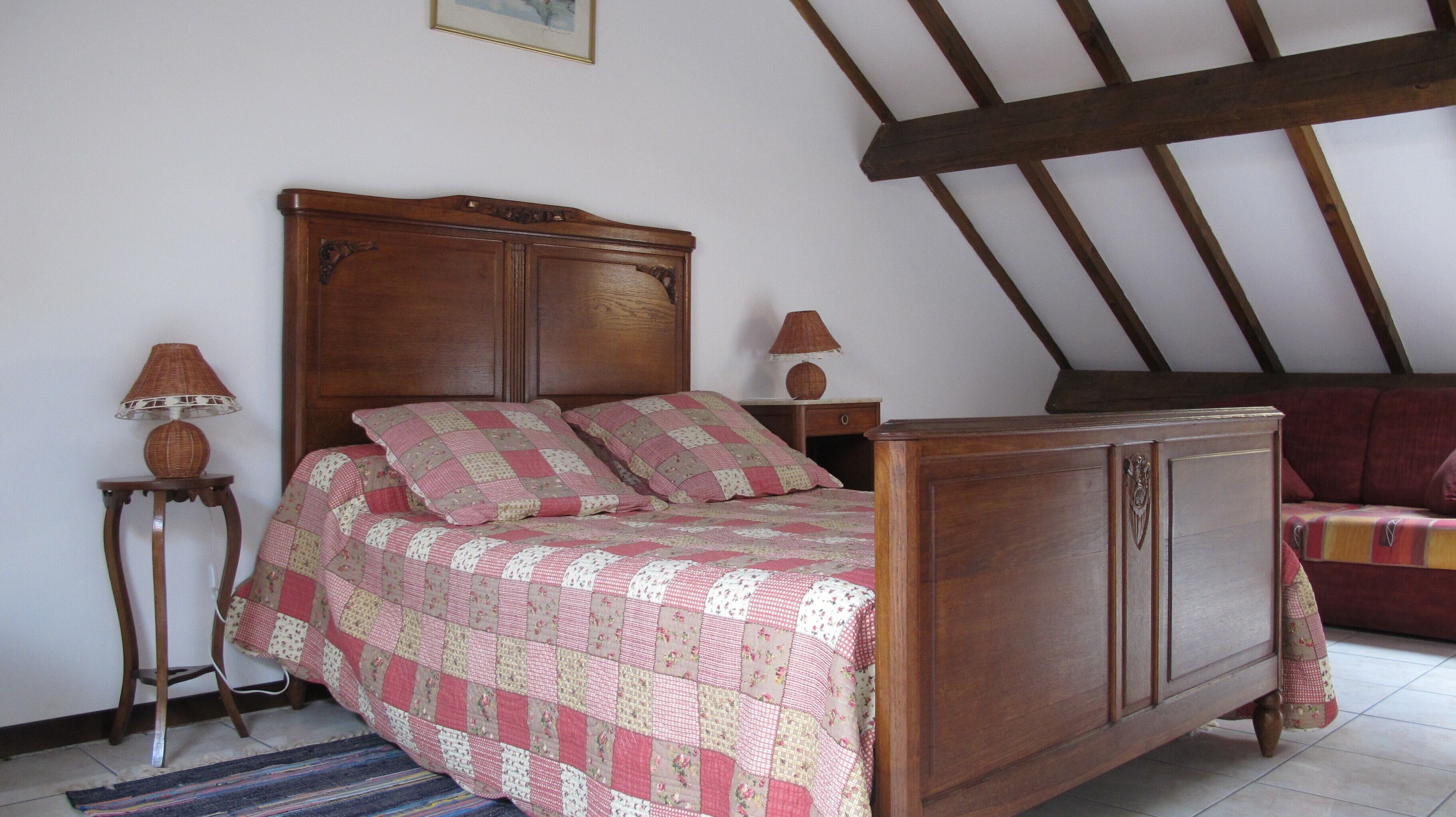 Large individual quiet house near the woods, pedestrian and mountain bike paths