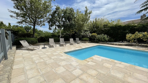 Belle GRANDE Maison en pierre avec piscine privée, dans la Vallée du Lot
