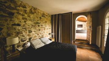 3 bedrooms, iron/ironing board, travel crib, free WiFi