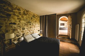 3 bedrooms, iron/ironing board, travel cot, free WiFi