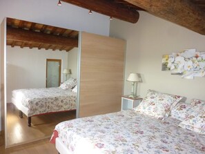 2 bedrooms, iron/ironing board, travel cot, free WiFi