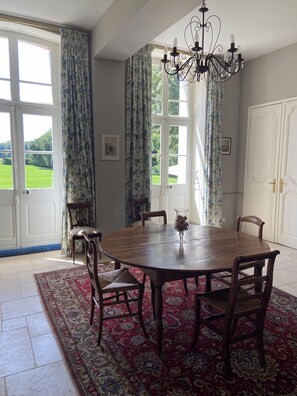 تناول الطعام