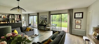 Contemporary house with pool near Toulouse