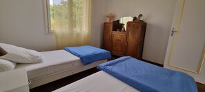 3 bedrooms, iron/ironing board