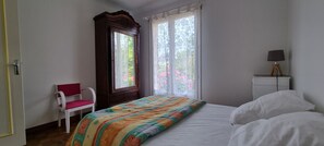 3 bedrooms, iron/ironing board