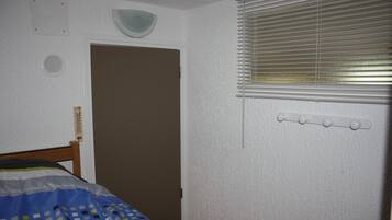 2 Schlafzimmer, Bügeleisen/Bügelbrett