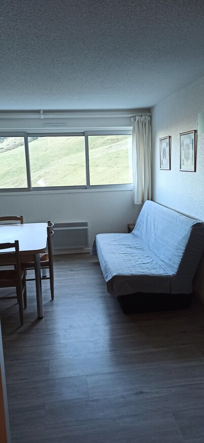 Mountain apartment, at the foot of the slopes, classified two stars.