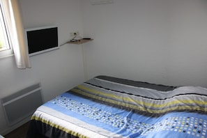 3 chambres, fer et planche à repasser