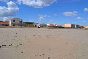 Beach nearby - VILLA beachfront with terrace and garden (Narbonne)
