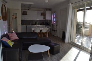 TV - VILLA beachfront with terrace and garden (Narbonne)
