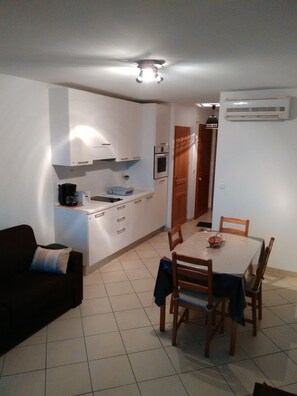 Interior - 2-room apartment, new with terrace and sea view sleeping 2 to 4   (L'île-Rousse)