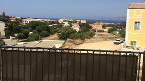 A residential area with houses, a clear blue sky, and a view of the sea. - 2-room apartment, new with terrace and sea view sleeping 2 to 4   (L'île-Rousse)