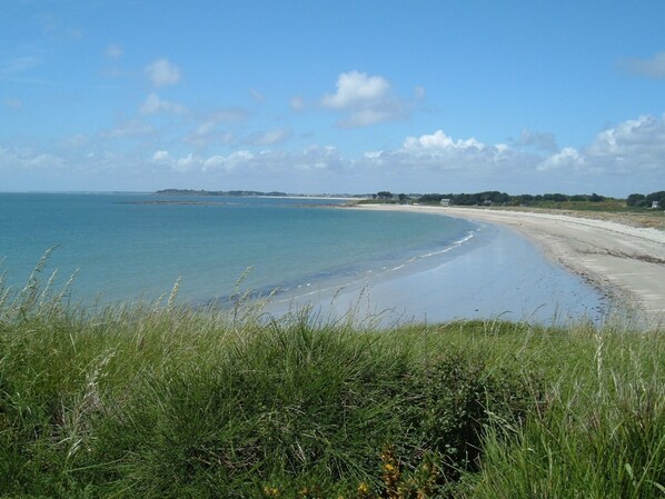 Plage à proximité, chaises longues