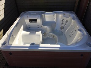 Outdoor spa tub - RENTAL HOUSE MESSANGES near beach south coast of Landes (Messanges)
