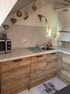 Fridge, microwave, oven, stovetop - Wonderful apartment in the heart of Little Venice (Colmar)